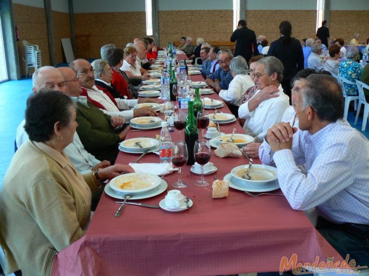 Comida tercera edad
Un momento de la comida. Foto de mindonium.com
