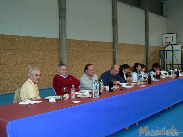 Comida tercera edad
Autoridades. Foto cedida por mindonium.com
