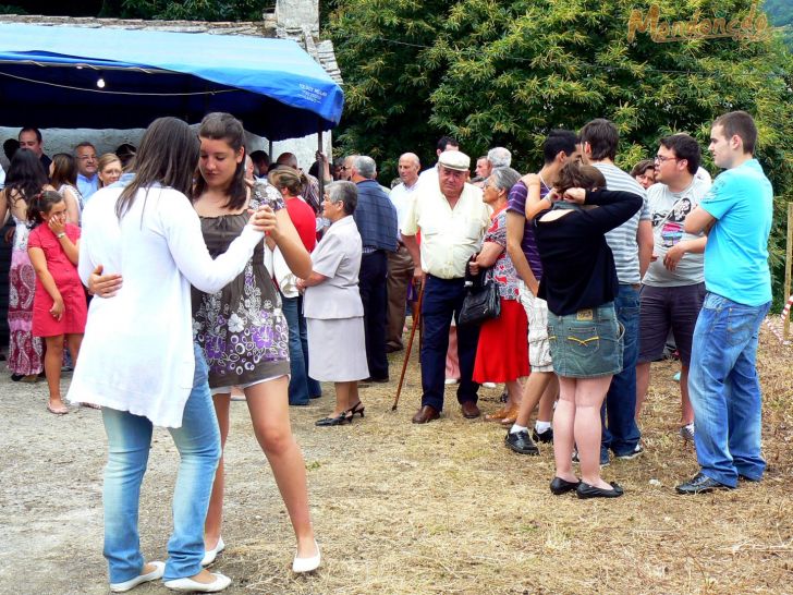 Santa Margarita de Cesuras
Bailando en la sesión vermú
