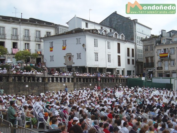 Ordenación del nuevo Obispo
La Praza da Catedral llena de gente.
