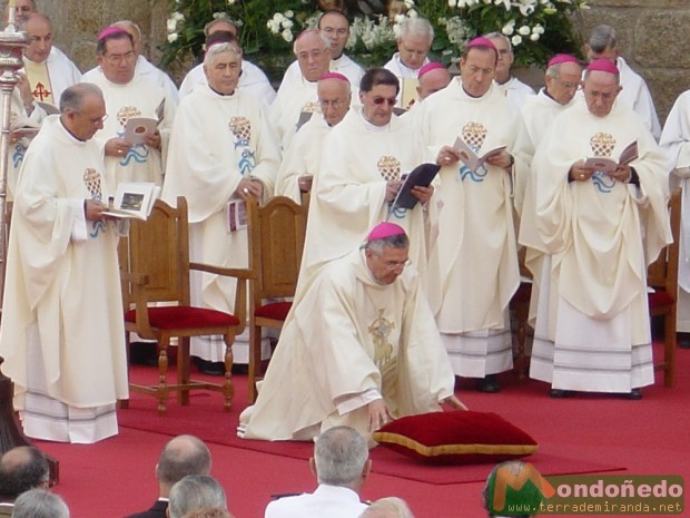 Ordenación del nuevo Obispo
Ordenación episcopal
