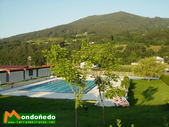 Piscina Municipal
La piscina municipal en el recinto deportivo Viñas da Veiga.
