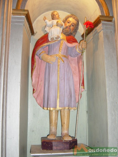 San Cristovo
Una imagen de San Cristobal en el altar de la capilla.
