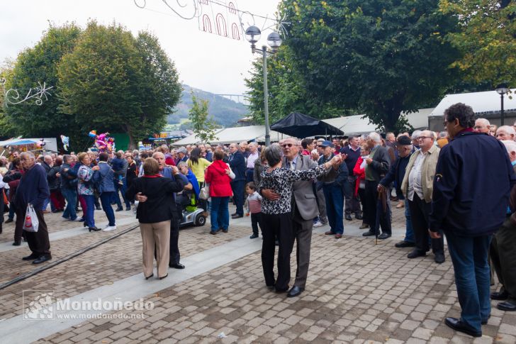 As San Lucas
Bailando con la orquesta
