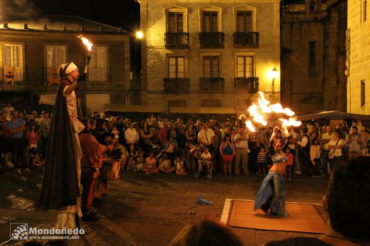 Sábado
Espectáculo nocturno
