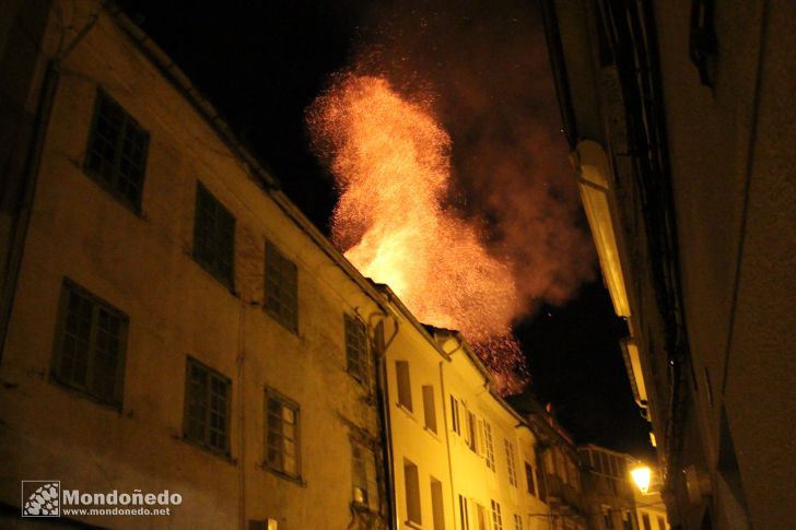 Incendio
Los bomberos apagan el fuego en una vivienda
