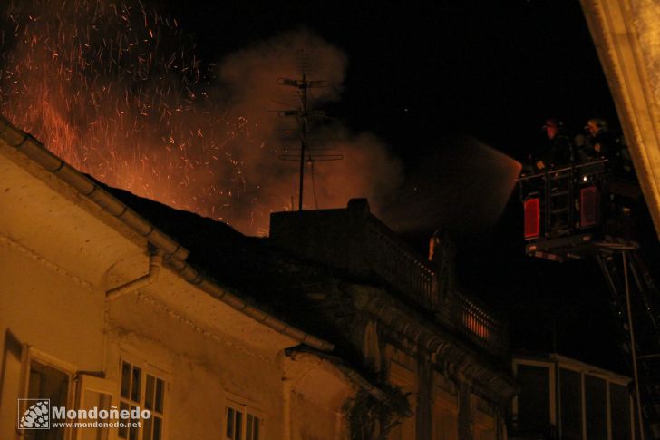 Incendio
Los bomberos apagan el fuego en una vivienda
