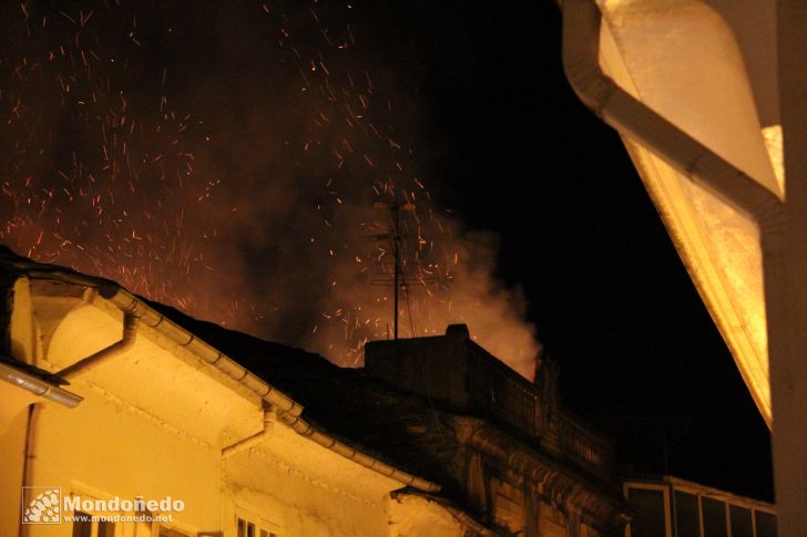 Incendio
Los bomberos apagan el fuego en una vivienda
