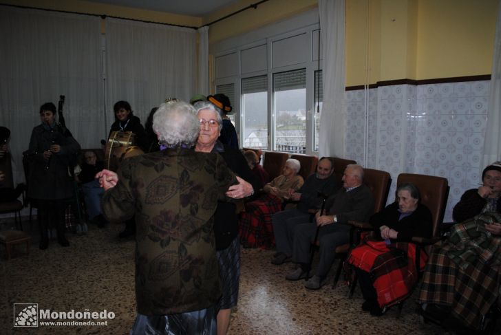 Cabalgata de Reyes
Visita al asilo (foto de mindonium.es)
