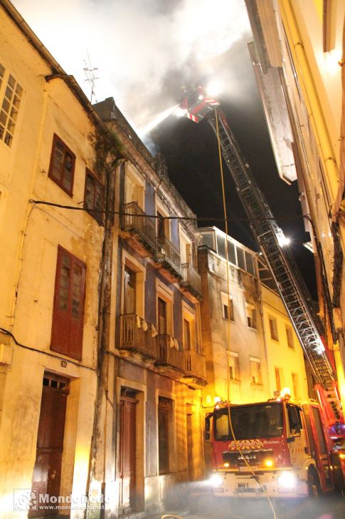 Incendio
Los bomberos apagan el fuego en una vivienda
