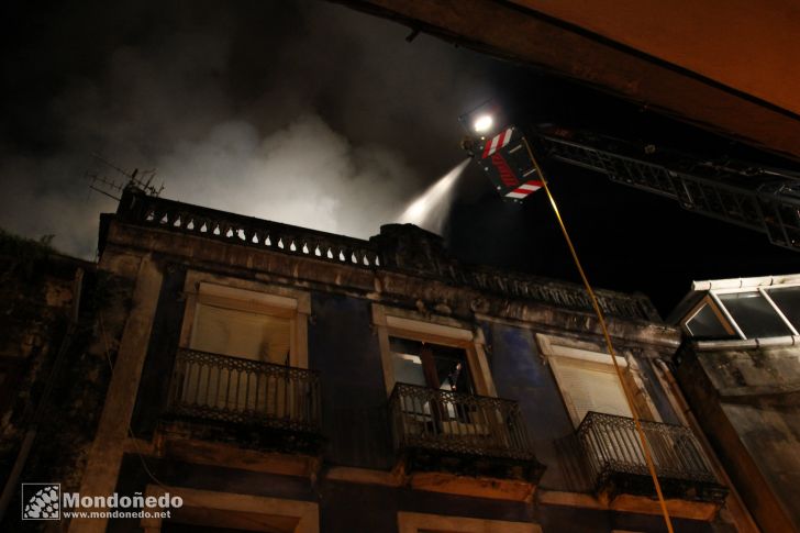 Incendio
Los bomberos apagan el fuego en una vivienda
