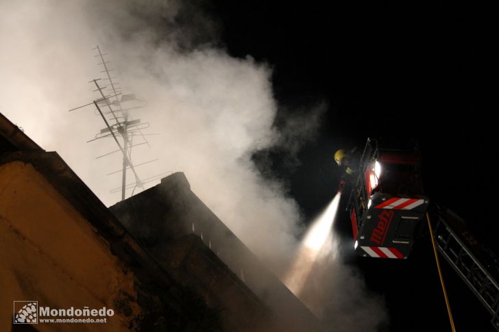 Incendio
Los bomberos apagan el fuego en una vivienda
