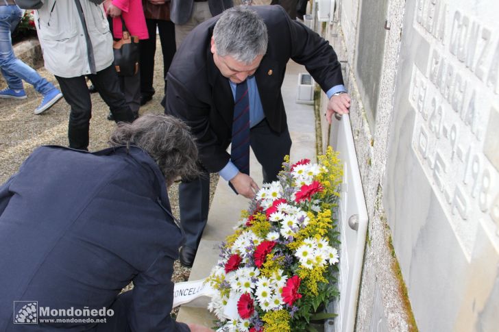 Homenaje a Álvaro Cunqueiro
Ofrenda floral
