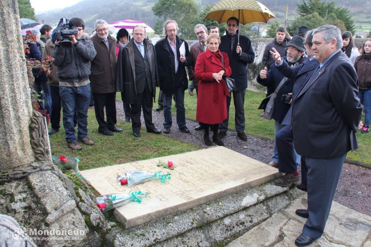 Homenaje a Álvaro Cunqueiro
Ofrenda a Leiras
