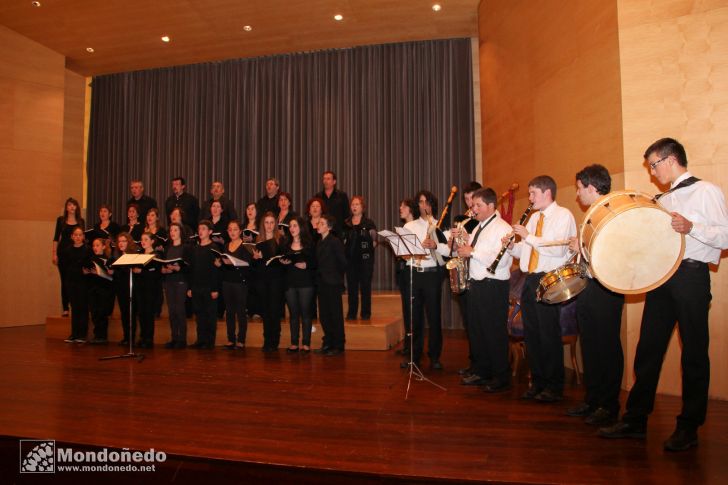 As Quendas 2011
Cantando el Himno
